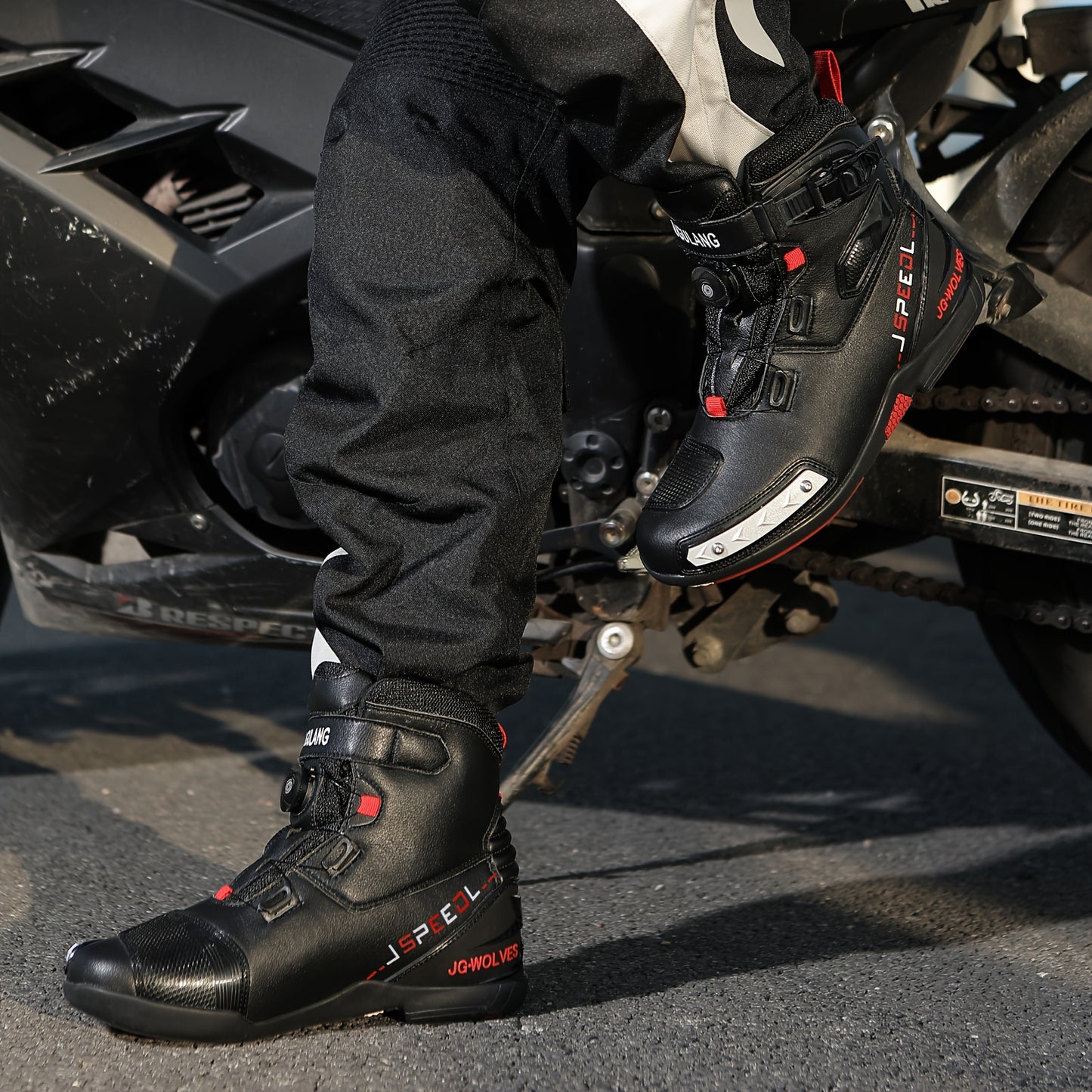 Botas de Moto Profissionais Masculinas Elegantes de Cano Alto com Fivela Rotativa Ajustável, Sola de Borracha Durável e Antiderrapante, Cabedal de Microfibra, Calçado Masculino